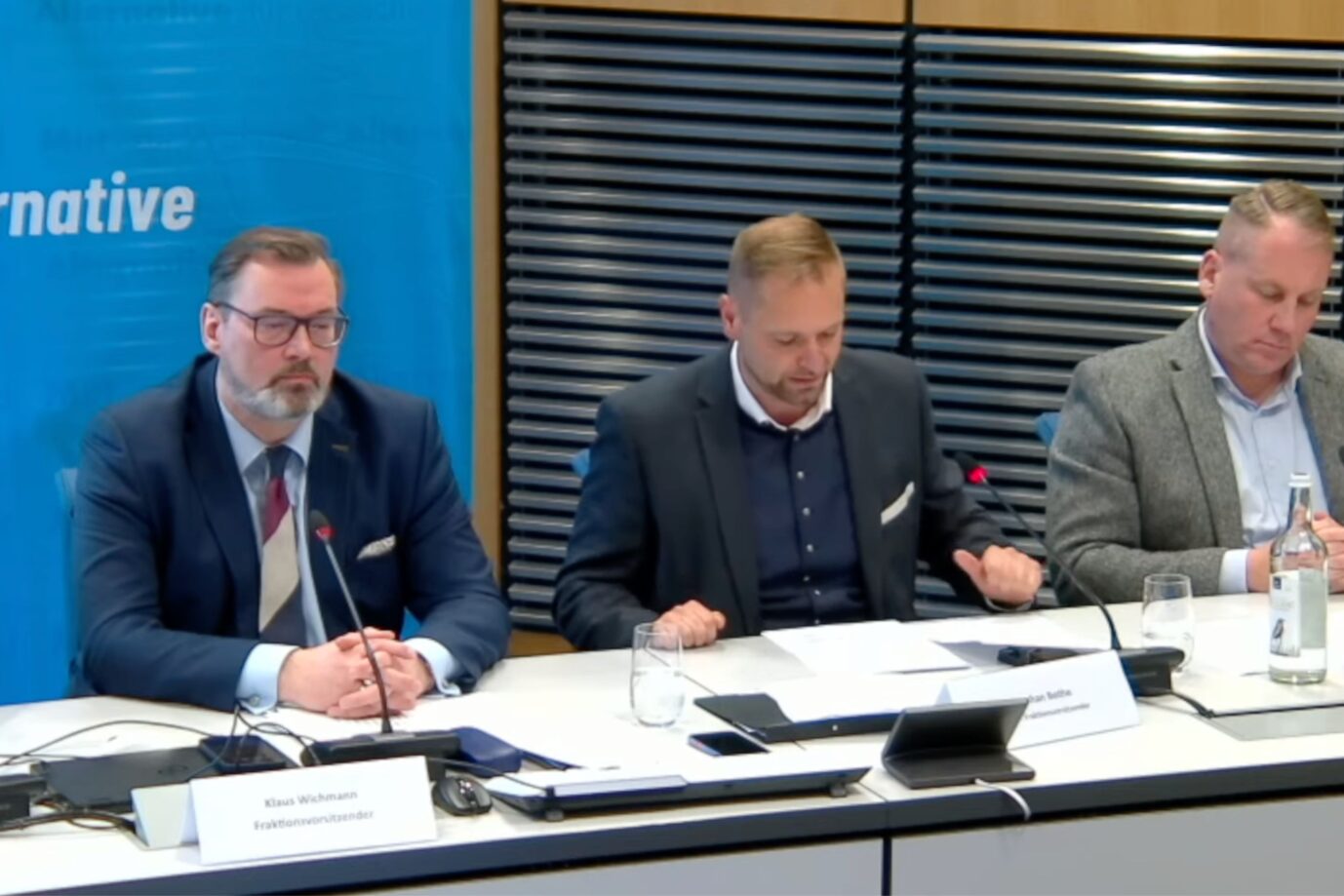 Das Bild zeigt die Fraktionsspitze von Niedersachsens AfD.