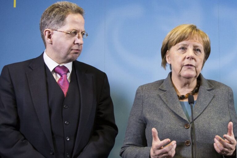 Hans-Georg Maaßen mit Angela Merkel. Er beschreibt die Grenzöffnung 2015 aus Sicht eines Asylrechtsexperten.
