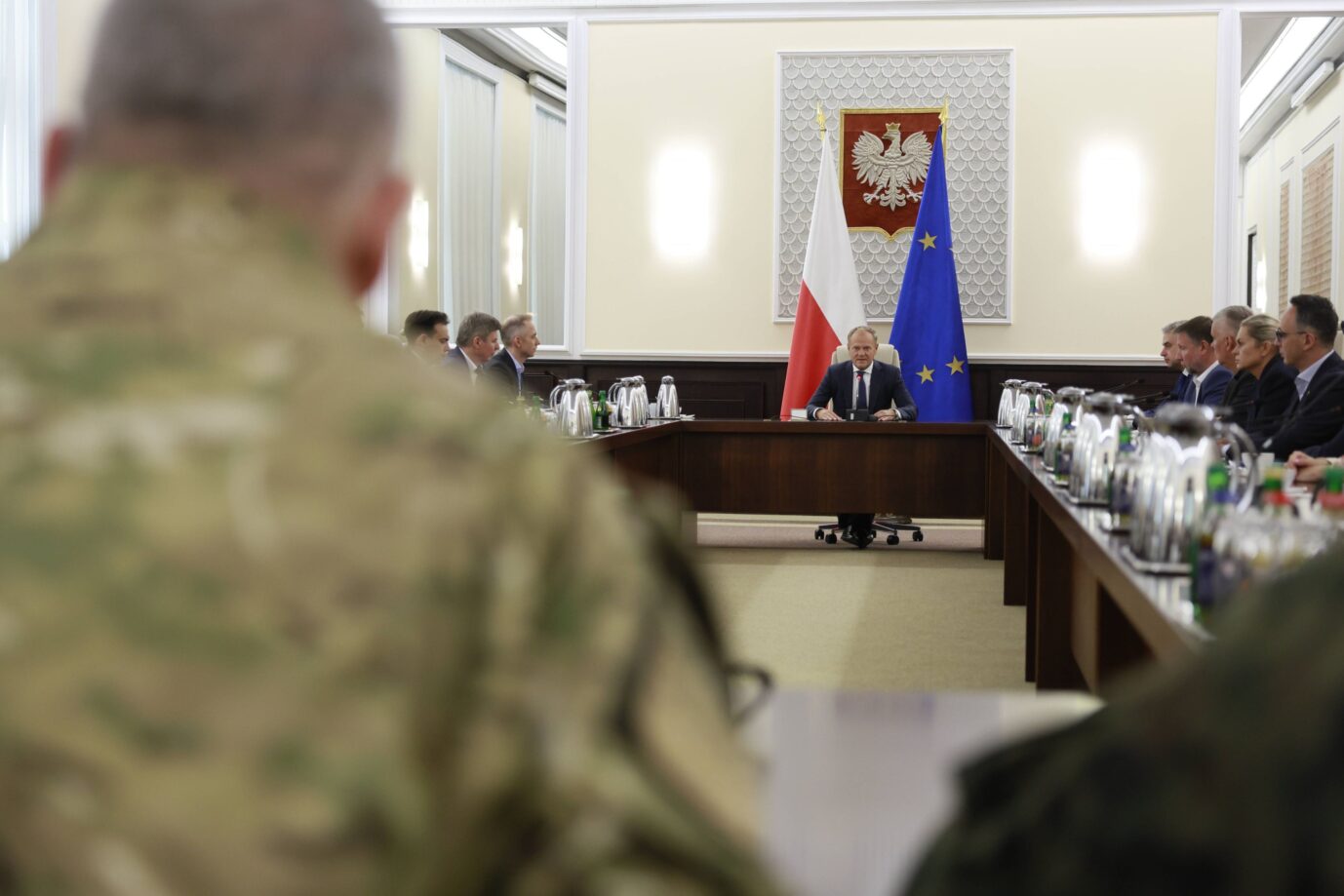 Donald Tusk bei einer Regierungssitzung in Polen. Jetzt wird die Nato kontaktiert.