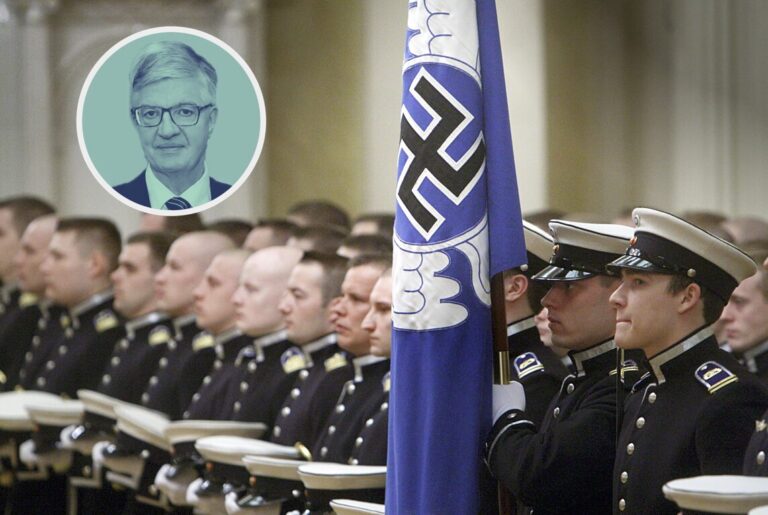 Kadetten der Luftwaffe Finnlands und eine Flagge mit Hakenkreuz: Das löst "Unbehagen" bei Nato-Partnern aus (Archivbild).