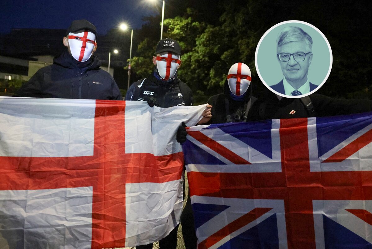 Bei der Flaggenbewegung in England dominiert das St. George Cross (l.) statt des Union Jack.