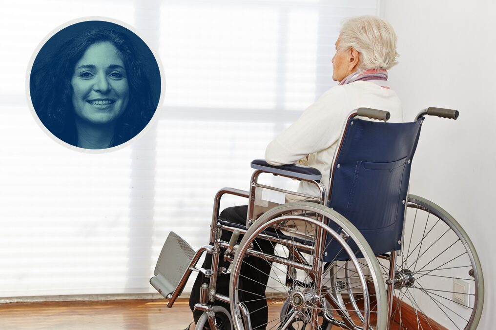 Eine Rentnerin im Rollstuhl: Bleiben die Alten auf der Strecke, wenn die Zwei-Klassen-Medizin kommt?