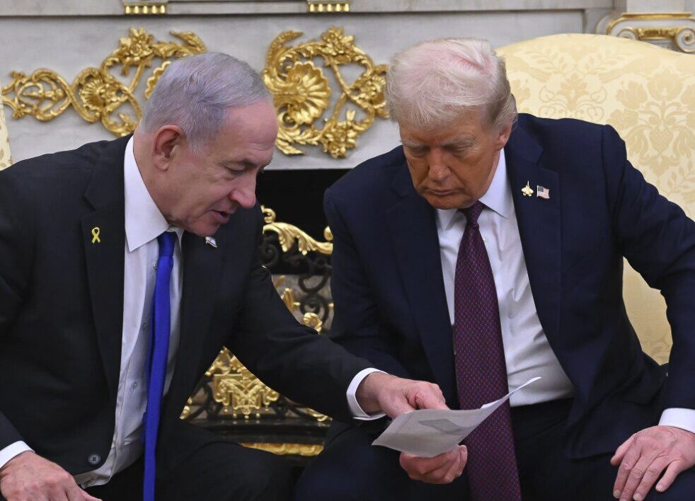 Konnten sich in Washington auf einen Friedensplan für Gaza einigen: Benjamin Netanjahu (l.) und Donald Trump. Foto: picture alliance / ZUMAPRESS.com | Avi Ohayon/Israel Gpo