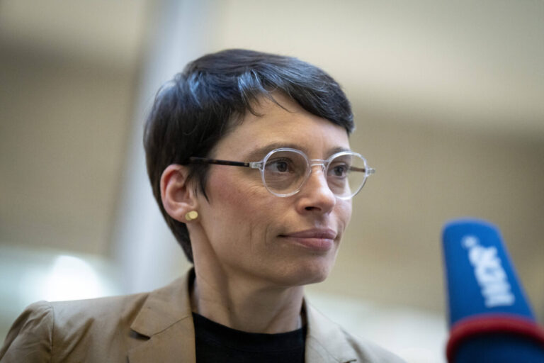 NRW-Integrationsministerin Josefine Paul (Grüne): „76 Prozent der männlichen Syrer sind erwerbstätig.“ (Themenbild)