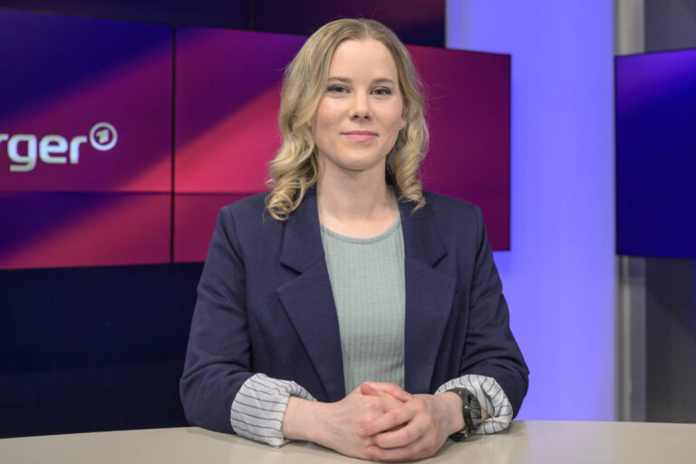 Das Bild zeigt die NDR-Moderatorin Julia Ruhs.