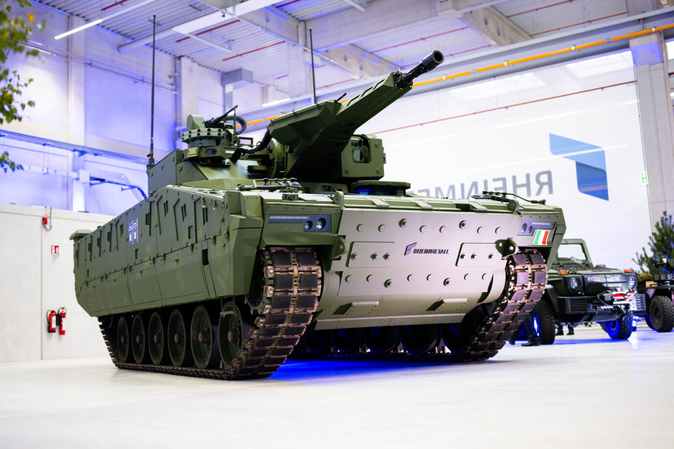 27.08.2025 - Einweihung des Rheinmetall-Werks Niedersachsen in Unterlüß. Dort soll unter anderem Artilleriemunition und Raketenartillerie hergestellt werden. Die Rüstungsindustrie wird aktuell stark subventioniert. , *** 27 08 2025 Inauguration of the Rheinmetall plant in Lower Saxony in Unterlüß Artillery ammunition and rocket artillery are to be manufactured there, among other things,