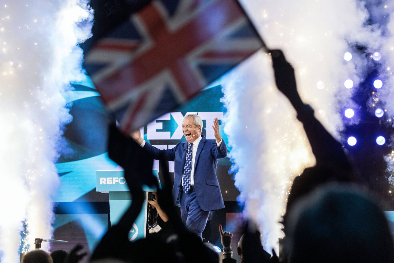 Auf dem Parteitag der britischen Reform UK stimmt Parteichef Nigel Farage seine Anhänger auf die Regierungsverantwortung ein. Foto: IMAGO / News Licensing