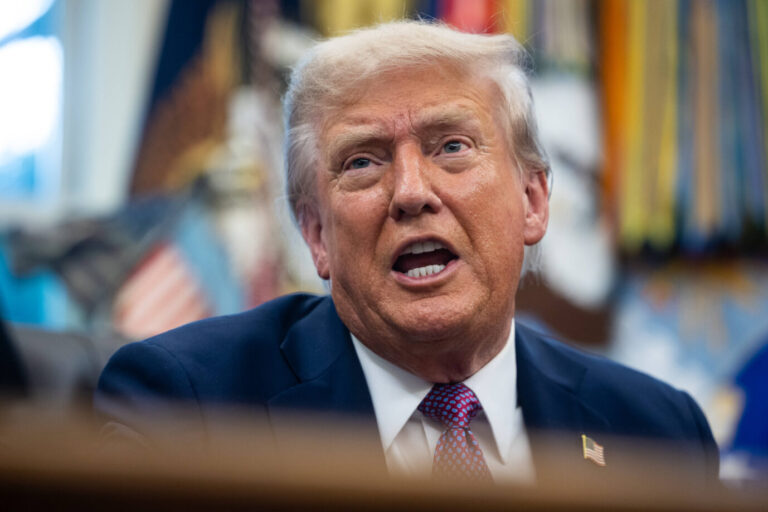 Wie wird er auf die Strafe gegen den US-Giganten reagieren? US-Präsident Donald Trump. Foto: IMAGO / MediaPunch