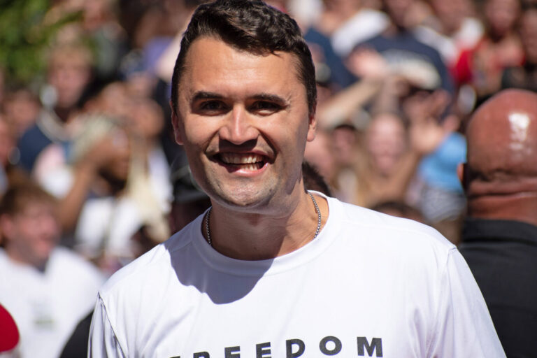 Anschlag. Wurde bei einer Veranstaltung im US-Bundesstaat Utah vor den Augen seiner Frau und Kinder erschossen: Charlie Kirk. Foto: IMAGO / ZUMA Press Wire