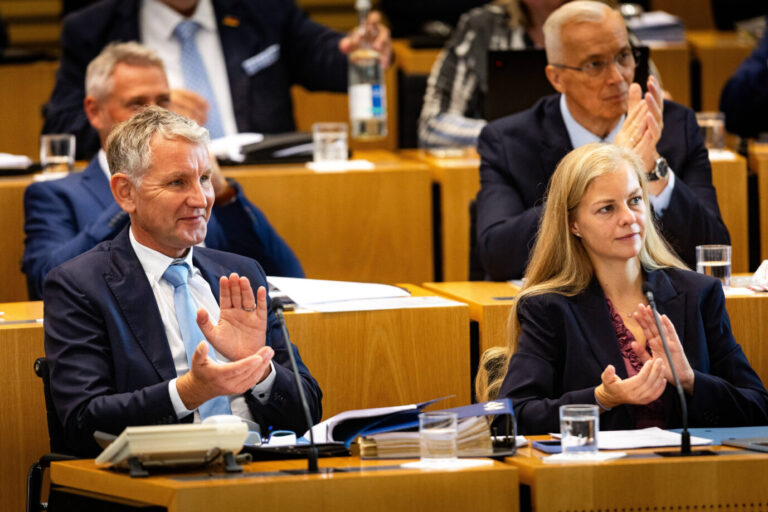 Rückenwind durch Umfrage: AfD-Fraktionschef Björn Höcke und Wiebke Muhsal bei der Landtagssitzung am Donnerstag.