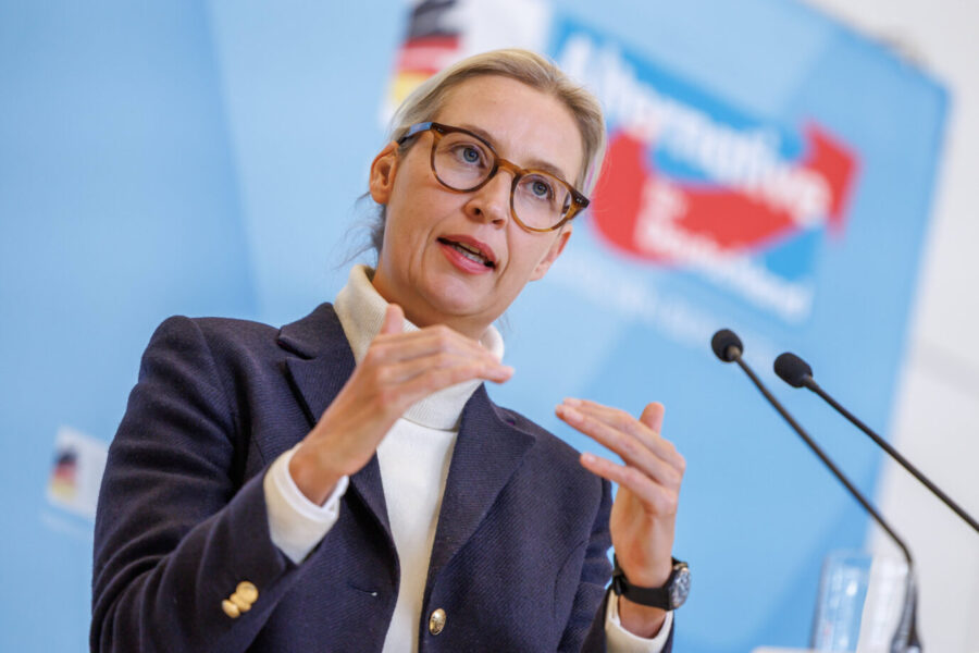 AfD-Chefin Alice Weidel am Montag bei ihrem Statement zu Rußland vor den Fraktionsräumen im Reichstag.