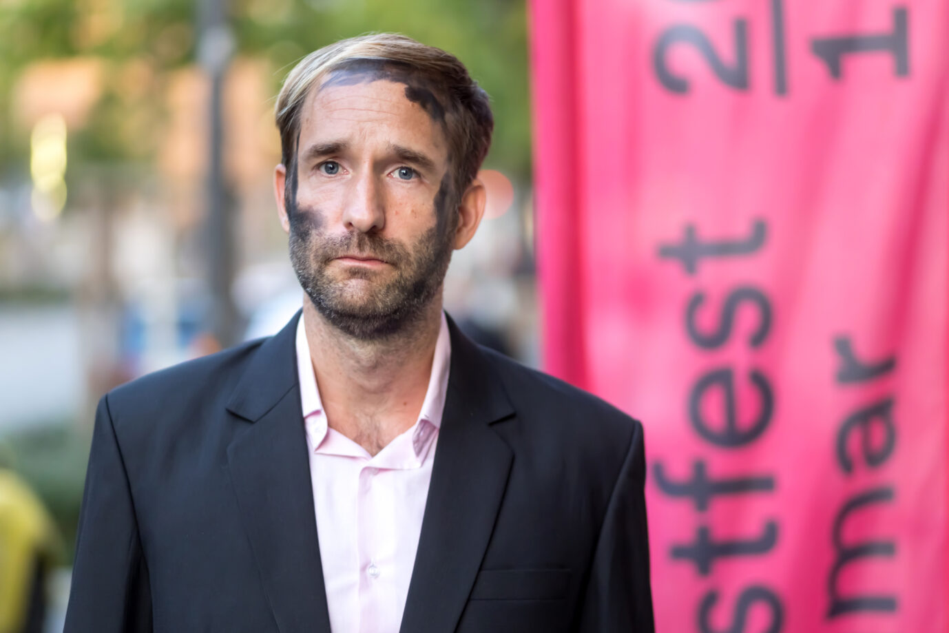 Der Gründer des „Zentrums für Politische Schönheit“, Philipp Ruch: Die Gruppe wirbt für ein AfD-Verbot. (Themenbild)