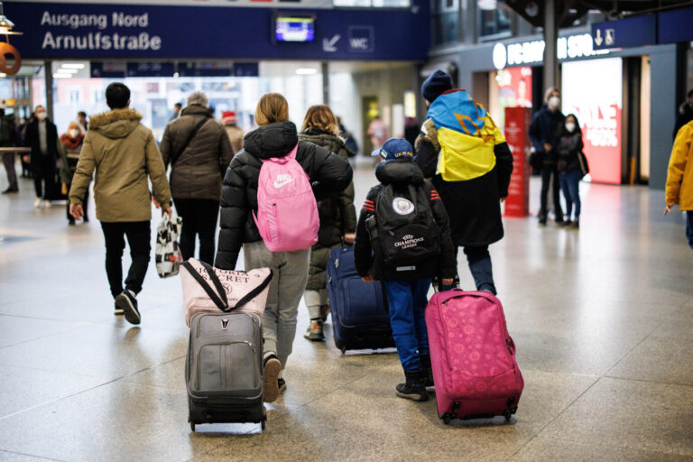 Neu ankommende Ukrainer sollen Asylleistungen statt Bürgergeld beziehen. Foto: picture alliance/dpa | Matthias Balk