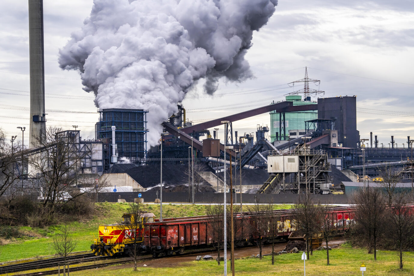 Hüttenwerke Krupp-Mannesmann, HKM in Duisburg, Kokerei, Rangierbahnhof, mit Güterwagons, NRW, Deutschland. Die deutschen Stahlexporte gehen aktuell zurück.