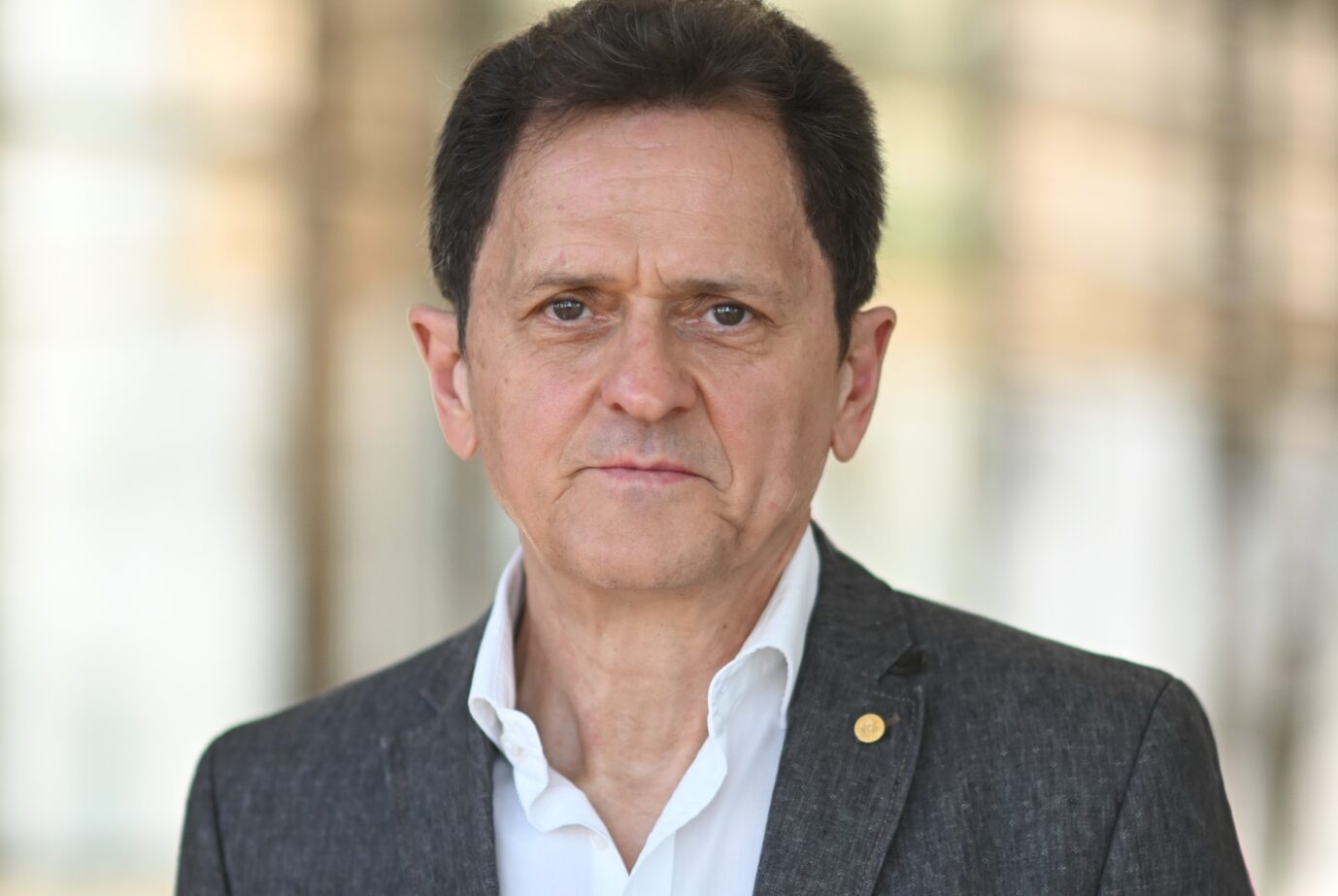 Der Virologe Klaus Stöhr warnt vor der Vogelgrippe.