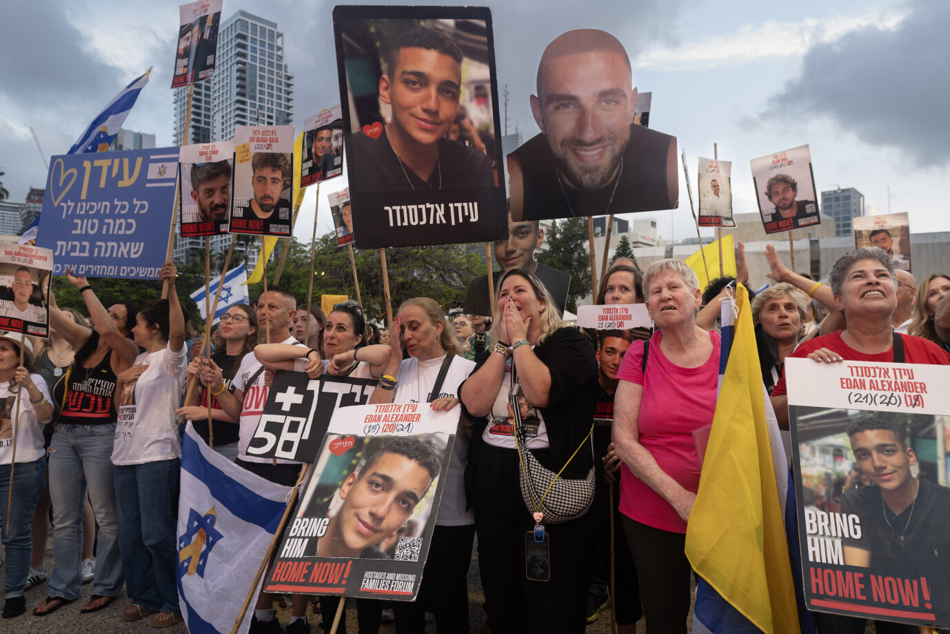 Mehr als zwei Jahre bangten Angehörige, bangte die ganze Welt um die israelischen Geiseln der Hamas. Jetzt wurde alle noch lebenden Verschleppten freigelassen. Foto: picture alliance / ZUMAPRESS.com | Yael Guisky Abas