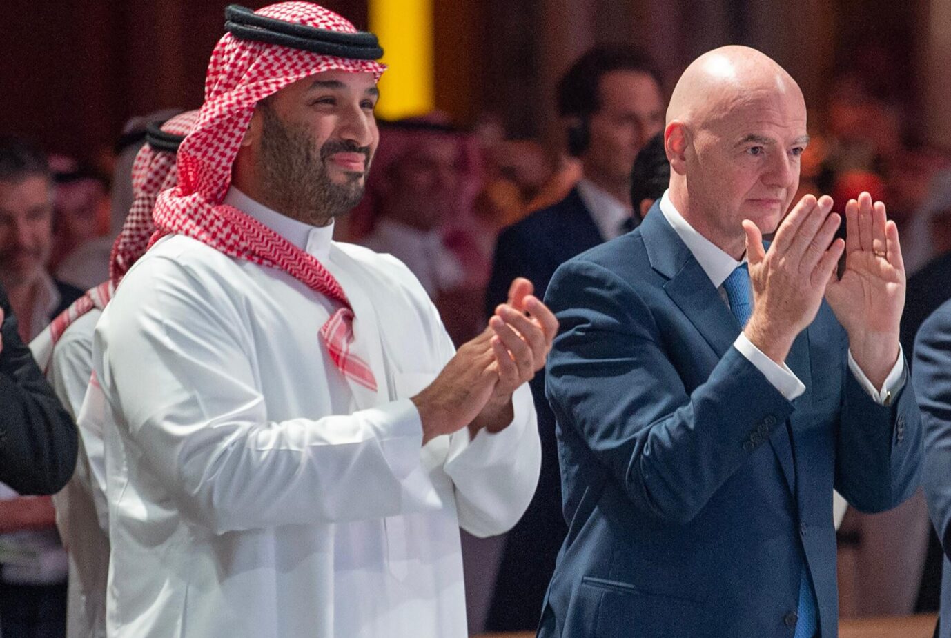 Fußball-WM erst 2035? Saudi-Arabiens Kronprinz Mohammed Bin Salman und Fifa-Präsident Gianni Infantino.