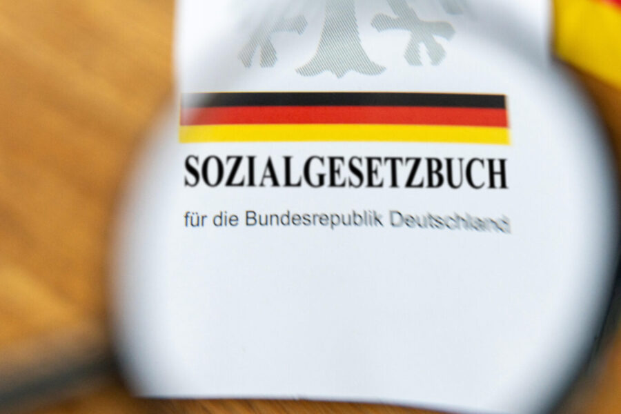 Sozialgesetzbuch der Bundesrepublik Deutschland. Die Sozialleistungen sind durch den Paragraphendschungel nicht mehr nachvollziehbar.