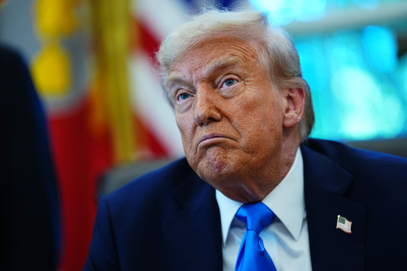 Krypto. Löste mit seiner Zoll-Ankündigung eine Amßenpanik unter Anlegern aus: US-Präsident Donald Trump. Foto: picture alliance / Captital Pictures | RS/MPI