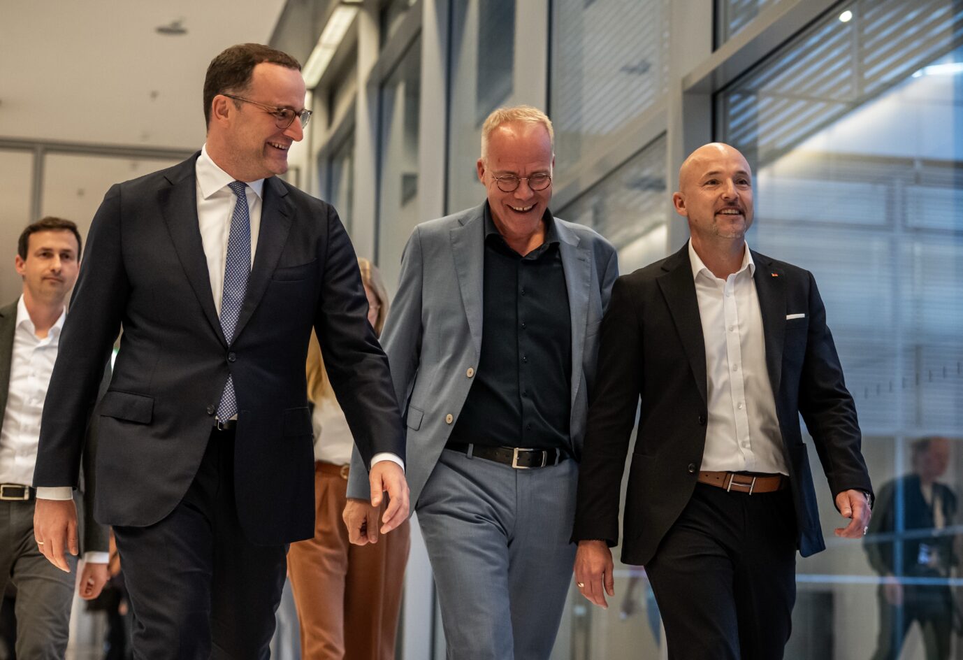 Fraktionschefs Jens Spahn und Matthias Miersch, daneben CSU-Landesgruppenchef Alexander Hoffmann