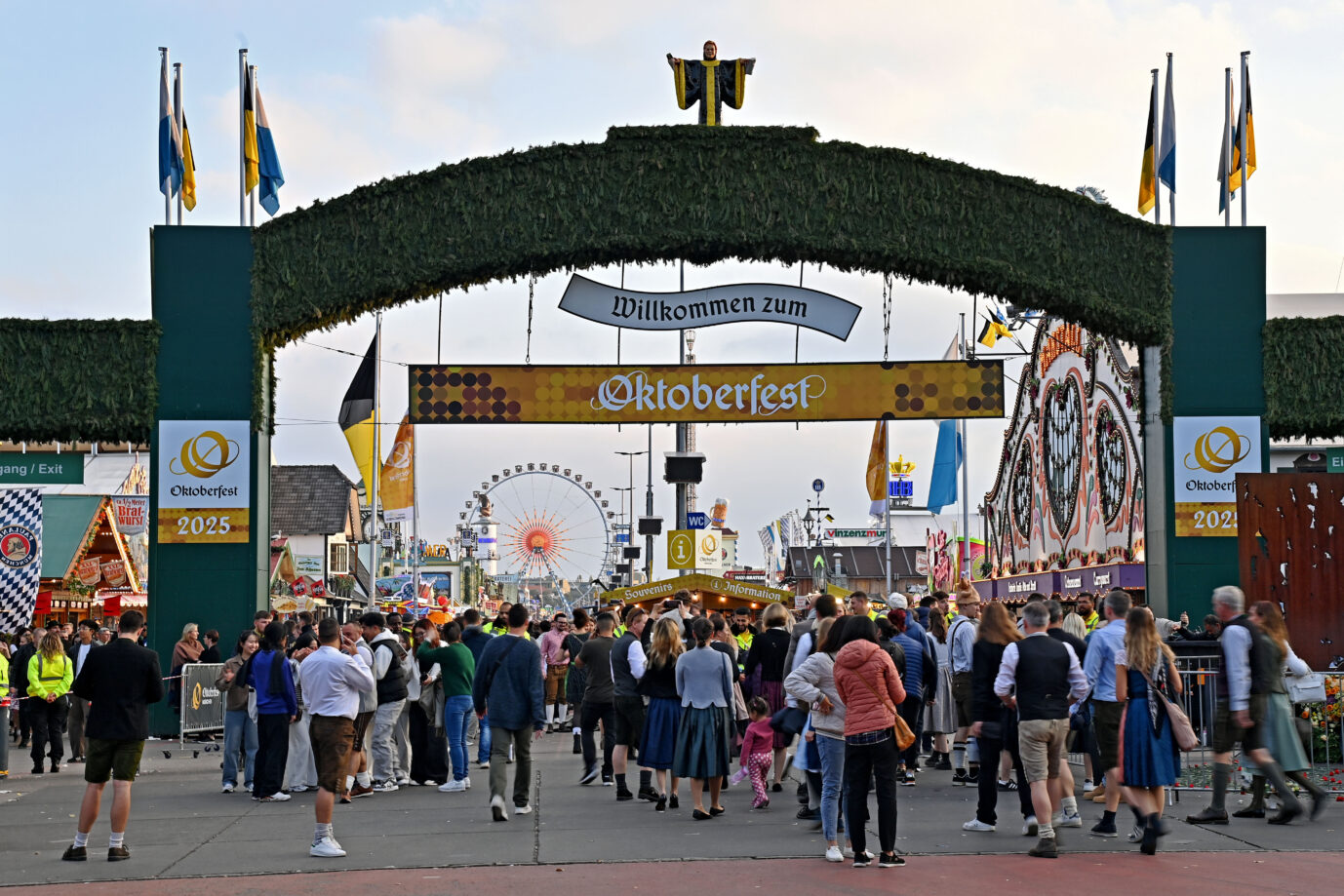 Das Oktoberfest bleibt wegen einer Bombendrohung heute mindestens bis 17 Uhr gesperrt.