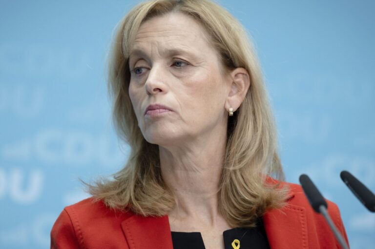 Familienministerin Karin Prien will auswandern, wenn die AfD den Kanzler stellt.