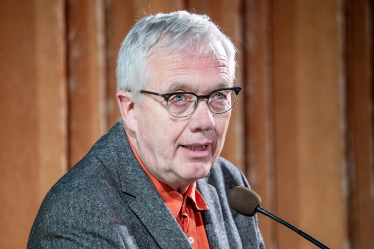 „Masterplan“-Regisseur Volker Heise: Für seinen „Geheimtreffen“-Film bekam er 5.000 Euro von den deutschen Bischöfen. (Themenbild/porträt)