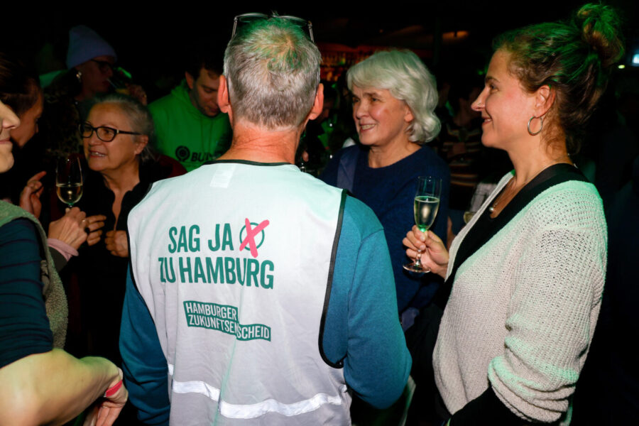Ob für die Unterstützer der vorgezogenen Hamburger Klimaneutralität noch der lehrreiche, aber schmerzhafte Kater nach der Feier kommt?
