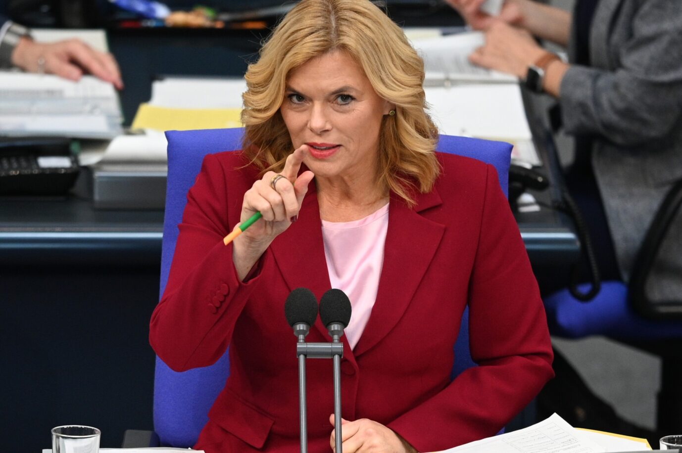 Harte Strafen: Bundestagspräsidentin Julia Klöckner (CDU) leitet die Plenarsitzungen.