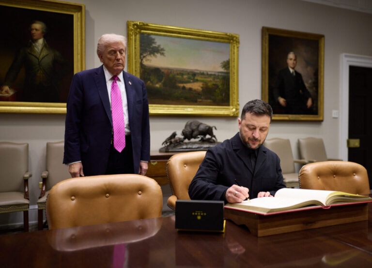 US-Präsident Donald Trump (links) und der ukrainische Präsident Wolodymyr Selenskyj: Sie schlagen rauhe Töne an als es um Putin geht