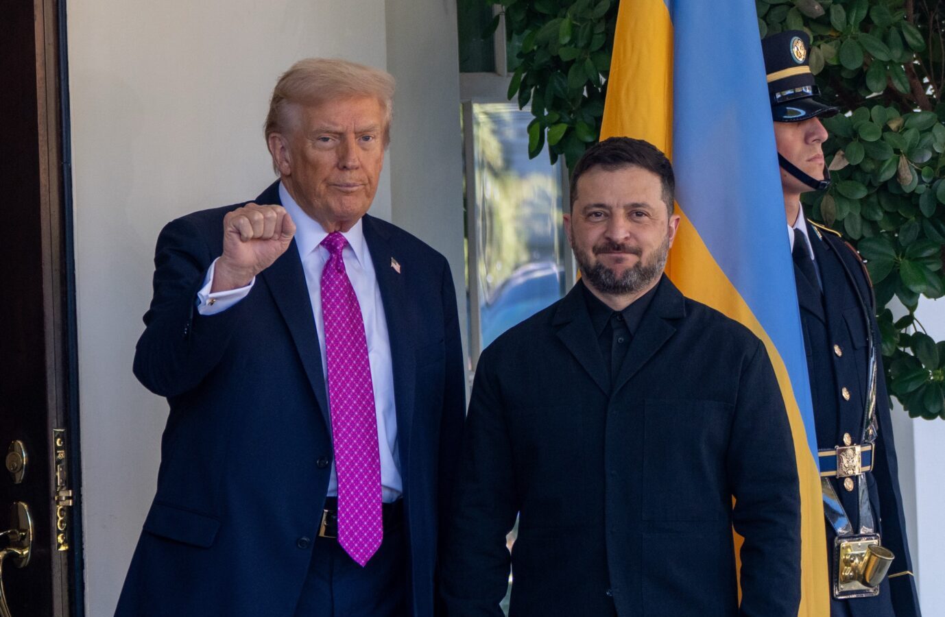 Trafen sich im Weißen Haus: US-Präsident Donald Trump (l.) und Wolodymyr Selenskyj. Foto: picture alliance / ZUMAPRESS.com | Andrew Leyden