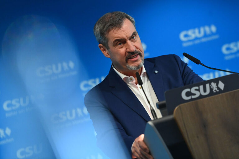 Auch Bayerns Ministerpräsident Markus Söder hat Geld für Meldestellen übrig.