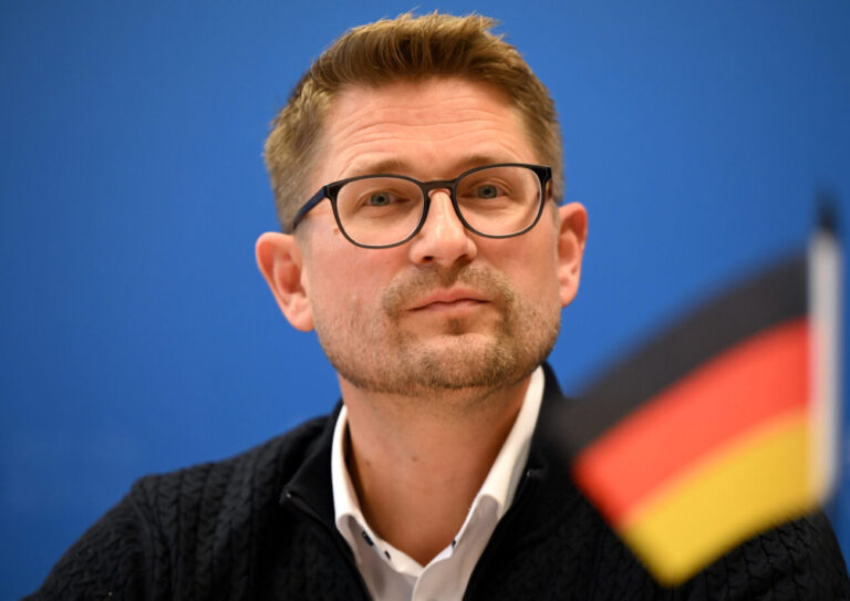 René Springer, Landesvorsitzender der AfD Brandenburg: Die Evangelische Kirche habe „in diesem Land versagt“
