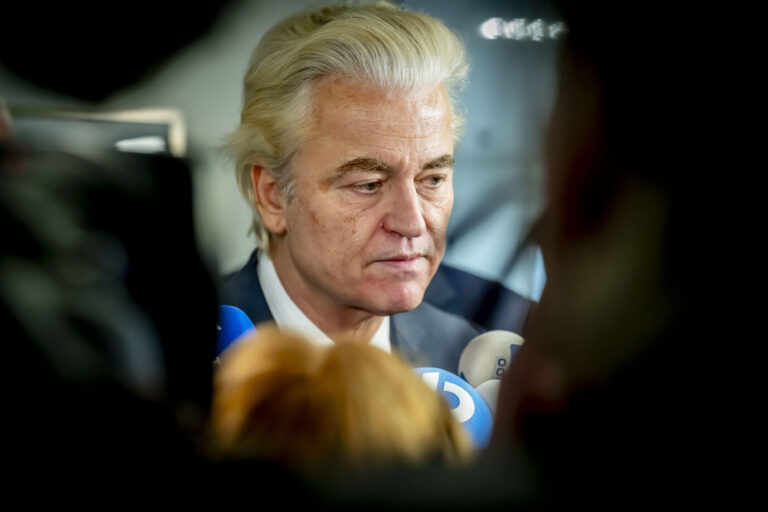 Das Bild zeigt Geert Wilders. Bei den Niederlande-Wahlen hat die politische Mitte gewonnen.