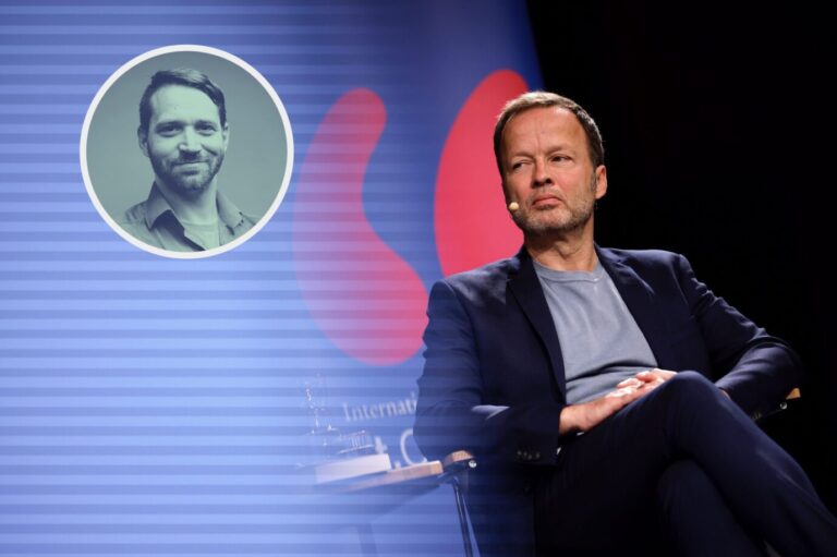 Moderator Georg Restle redet auf der Lit.Cologne Spezial 2022, dem internationalen Literaturfestival im WDR-Funkhaus am Wallraffplatz. Köln, 09.10.2022. Neuer STreit um den rundfunkbeitrag.