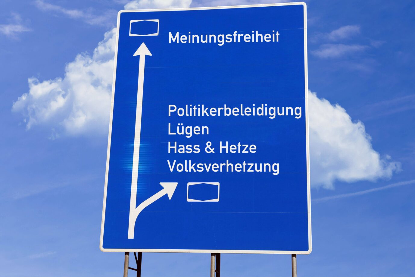 Weil er scharfe Kritik am Islam und der deutschen Einwanderungspolitik übt, wird ein AfD-Politiker in Bayern wegen Volksverhetzung verurteilt. Er muss 15.000 Euro Geldstrafe bezahlen.