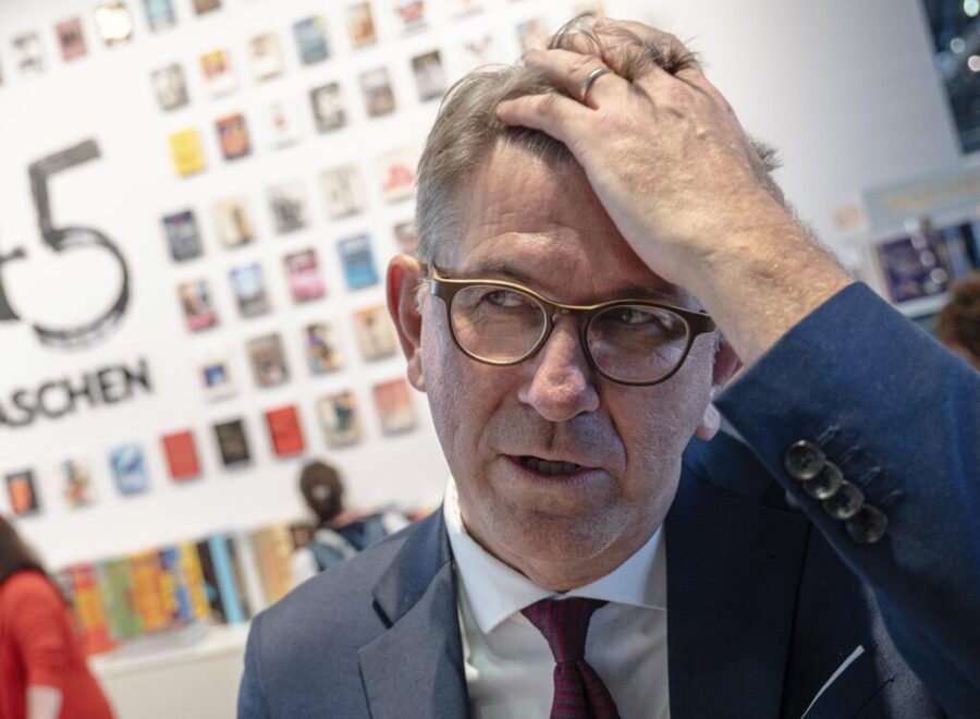 Ist er etwa selbst ein Text-Vampir? Kulturstaatssekretär gerät wegen vermeintlicher Texte von Alice Weidel unter Druck. Foto: picture alliance / Chris Emil Janßen | Chris Emil Janssen