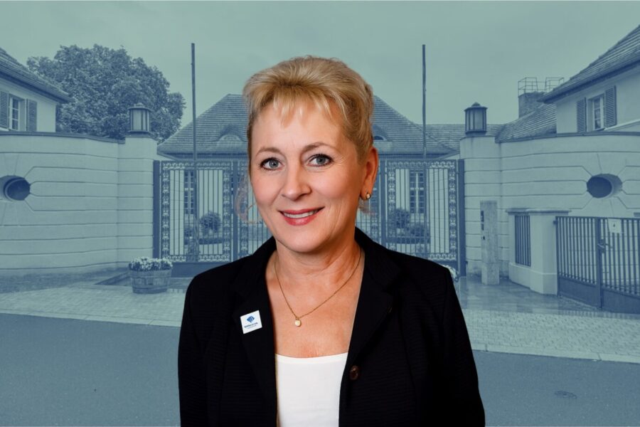 Teilnehmerin des Potsdam-Treffens von 2023, Simone Baum: „Es half mir, daß ich nach meinen DDR-Erfahrungen ein dickes Fell hatte.“ (Themenbild/Collage)