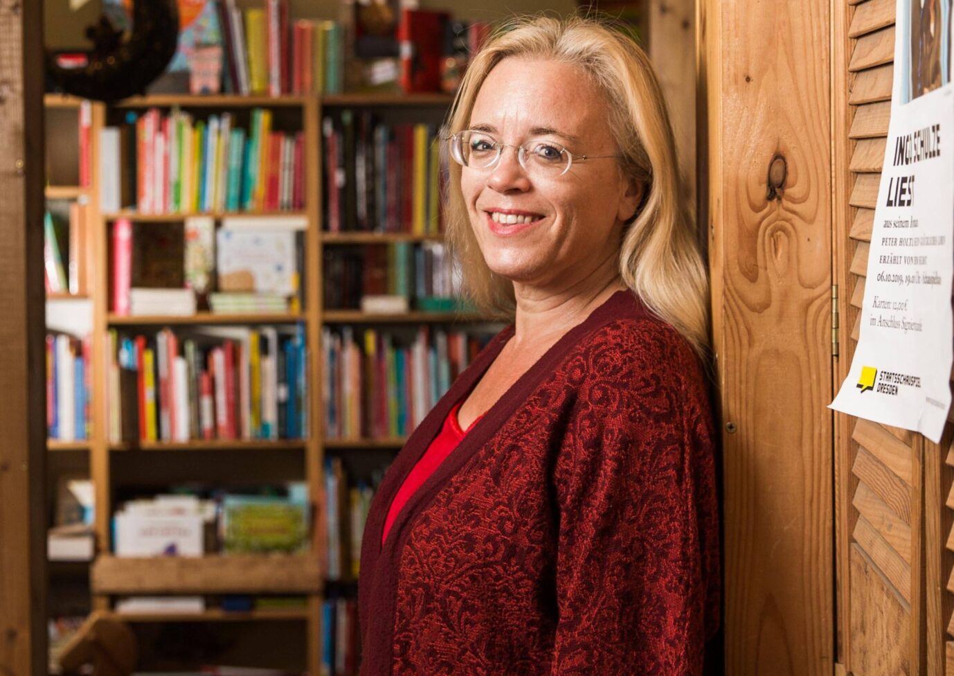 Susanne Dagen, Buchhändlerin, Verlegerin („Edition Buchhaus Loschwitz“ & Reihe „Exil“) sowie Initiatorin der rechten Buchmesse „Seitenwechsel“ in Halle, in Ihrem Buchhaus Loschwitz / Kulturhaus Loschwitz in Dresden. Foto: Imago / Sven Ellger