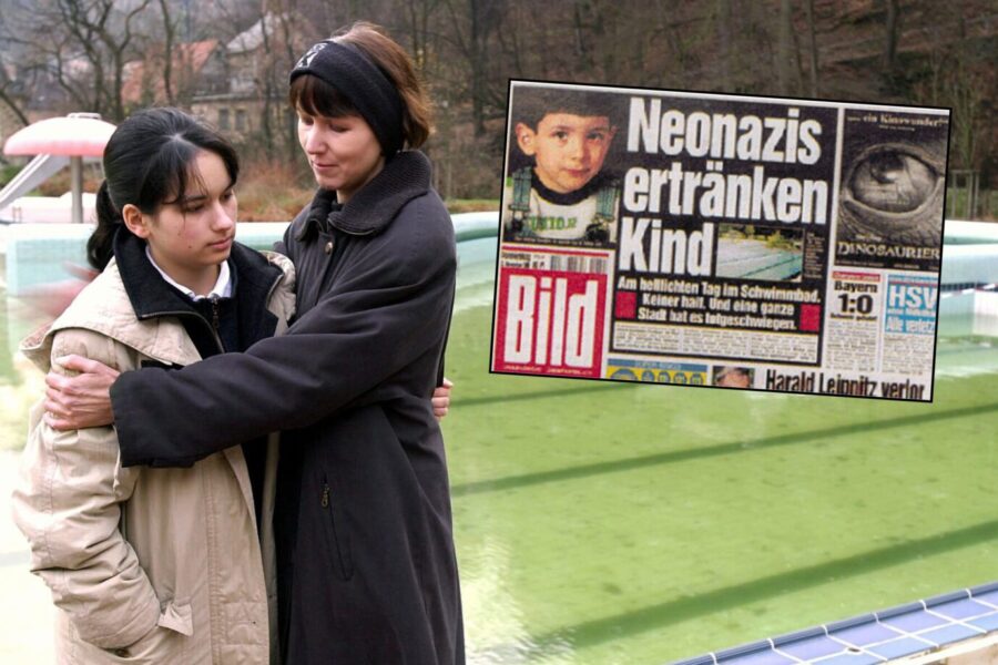 Die Mutter und die Schwester des vor drei Jahren im Schwimmbad von Sebnitz nahe Dresden ums Leben gekommenen sechsjährigen Joseph A., Renate und Diana, trauern am 23.11.20000 auf dem Gelände des Tatortes um den kleinen Jungen. In dem Fall sind nun gegen drei Tatverdächtige Haftbefehle erlassen worden. Die zwei Männer und eine Frau im Alter zwischen 20 und 25 Jahren befinden sich derzeit wegen Mordverdachts in Untersuchungshaft, teilte die Staatsanwaltschaft in Dresden am 23.11. mit. Der dringende Tatverdacht habe sich auf Grund zweier Zeugenaussagen ergeben. Die aus Sebnitz stammenden Verdächtigen wurden in Braunschweig und Sebnitz festgenommen. Ihnen werde zur Last gelegt, den Jungen am 13. Juni 1997 auf dem Gelände des Freibades geschlagen, mit einem Elektroschocker gefoltert und dann ertränkt zu haben. Ein rechtsradikaler Hintergrund sei nicht auszuschließen.