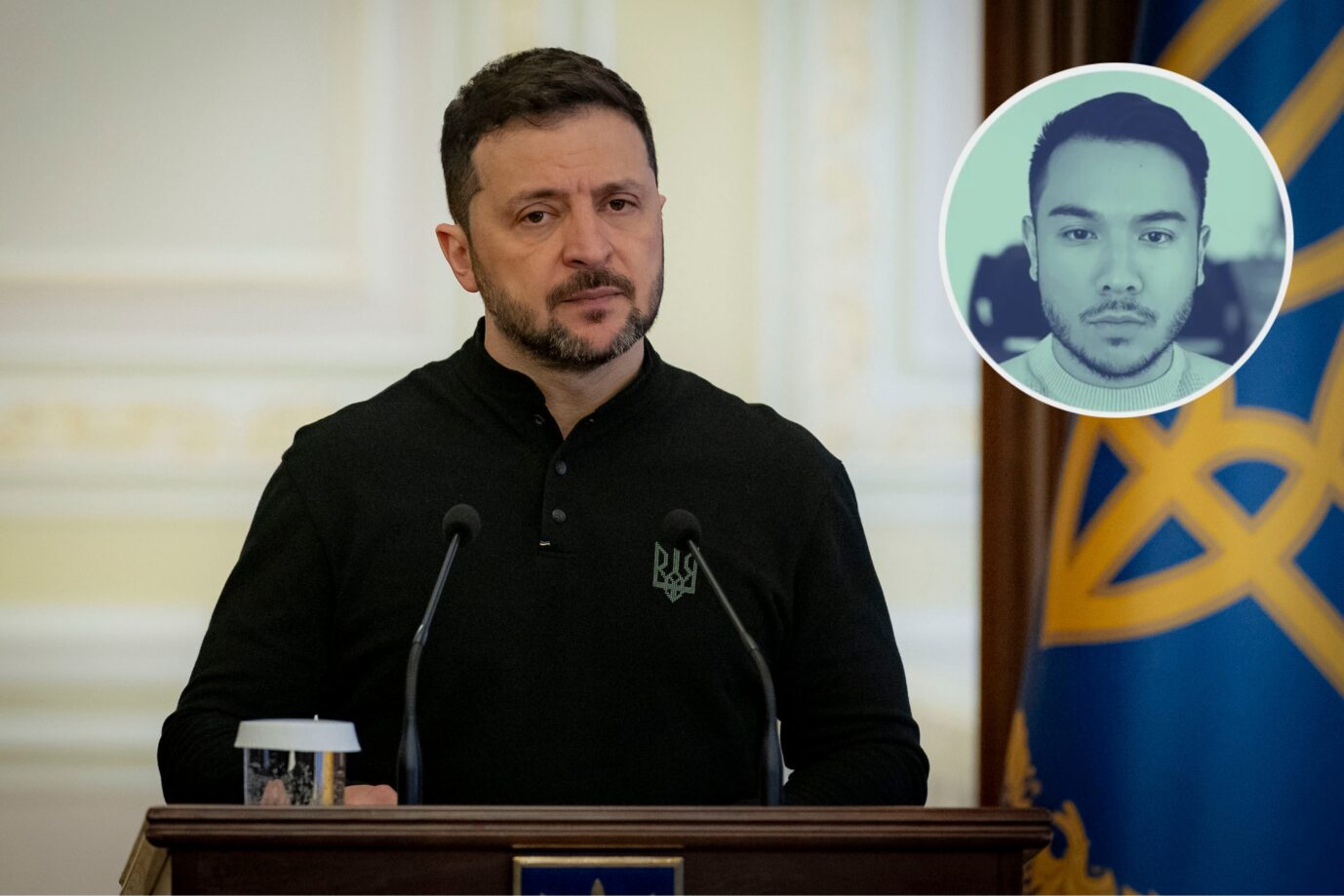 Der ukrainische Präsident Wolodymyr Selenskyj steht mit bedrücktem Gesichtsausdruck vor einer Fahne der Ukraine - in seinem Umfeld gibt es Korruptionsvorwürfe