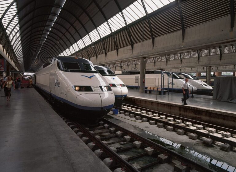 Der Hochgeschwindigkeitszug AVE ist das Rückgrat von Spaniens Fernverkehr auf der Schiene.