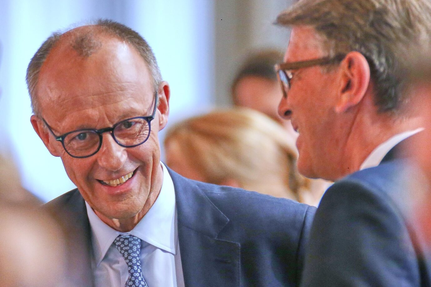 Altgediente Männerfreunde: Bundeskanzler Friedrich Merz und Wolfram Weimer.