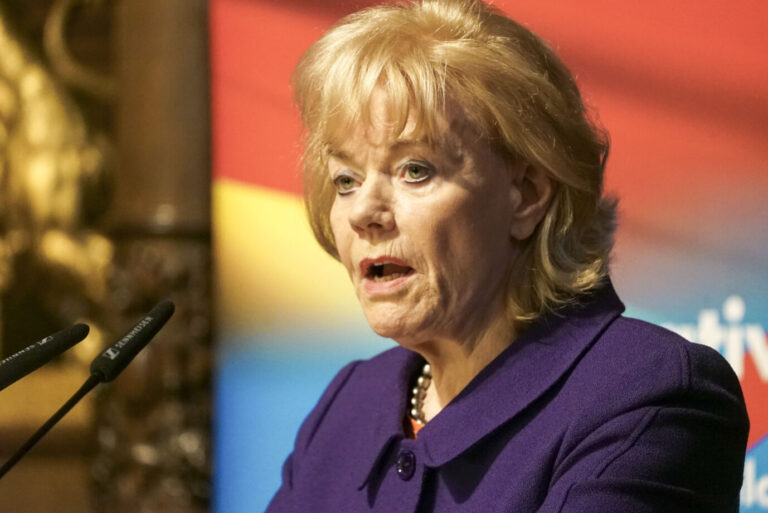 Erika Steinbach pocht für die Erasmus-Stiftung auf Gleichbehandlung.