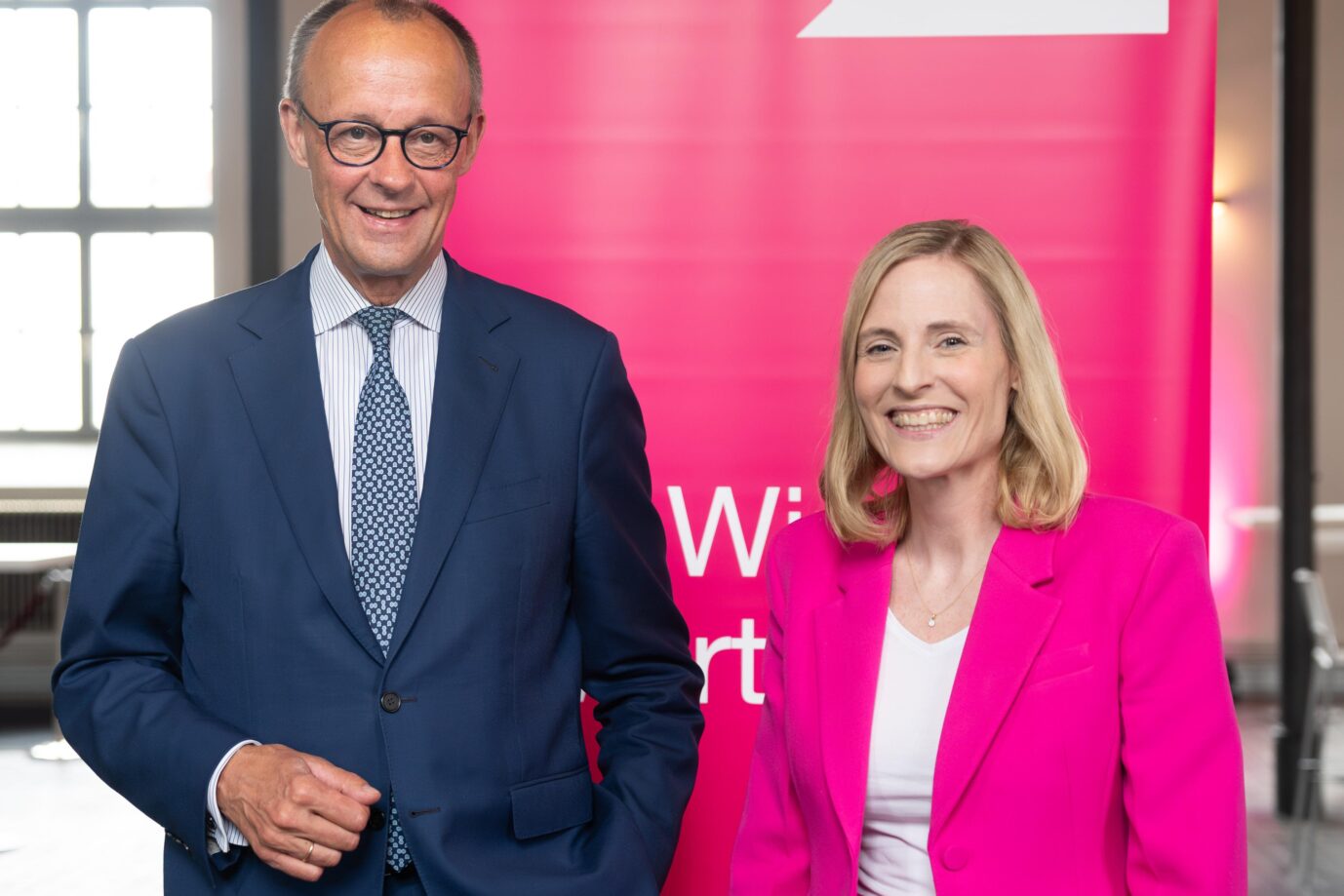 Die Vorsitzende der „Familienunternehmer“, Marie-Christine Ostermann, mit Bundeskanzler Friedrich Merz.