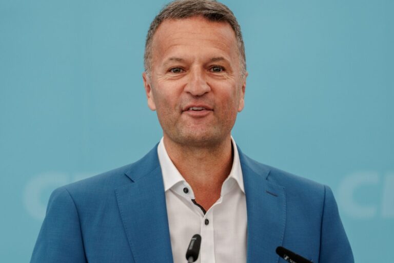 Platz eins nach dem ersten Wahlgang: Gerrit Derkowski (parteilos) hat gute Chancen, Oberbürgermeister in Kiel zu werden.