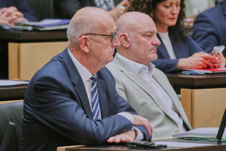 Brandenburg-Koalition vor dem Ende: Ministerpräsident Dietmar Woidke (SPD) und Finanzminister Robert Crumbach.