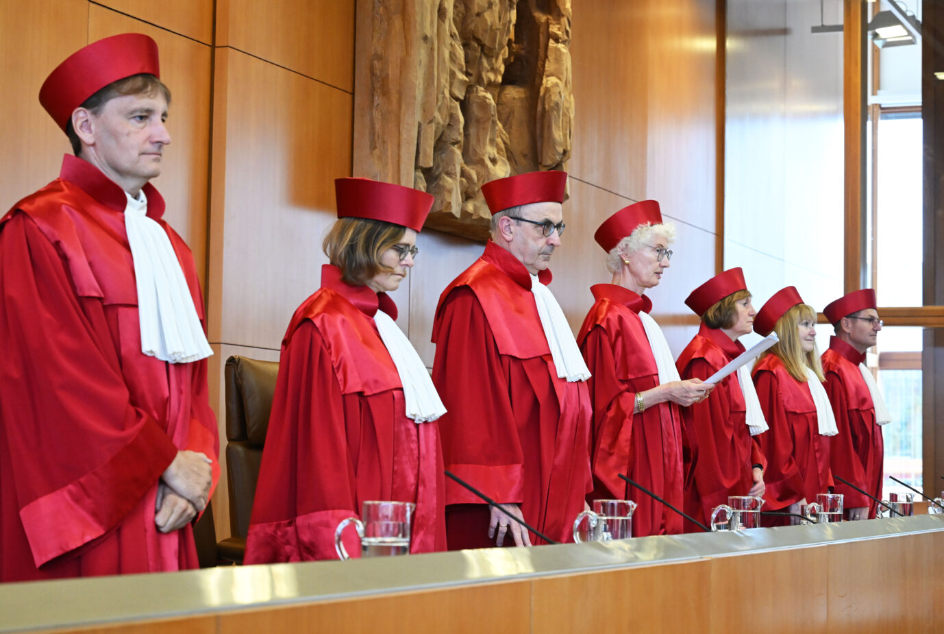 Unabhängigkeit der Beamten gewährleisten: Das Bundesverfassungsgericht verweist auf Artikel 34 des Grundgesetzes.