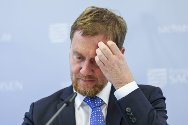 Michael Kretschmer (CDU), Ministerpräsident von Sachsen, spricht nach der auswärtigen Kabinettssitzung der sächsischen Staatsregierung in einer Pressekonferenz.