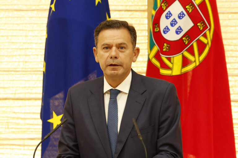 Portugals Regierungschef Luis Montenegro verschärft die Gangart gegenüber illegalen Einwanderern.